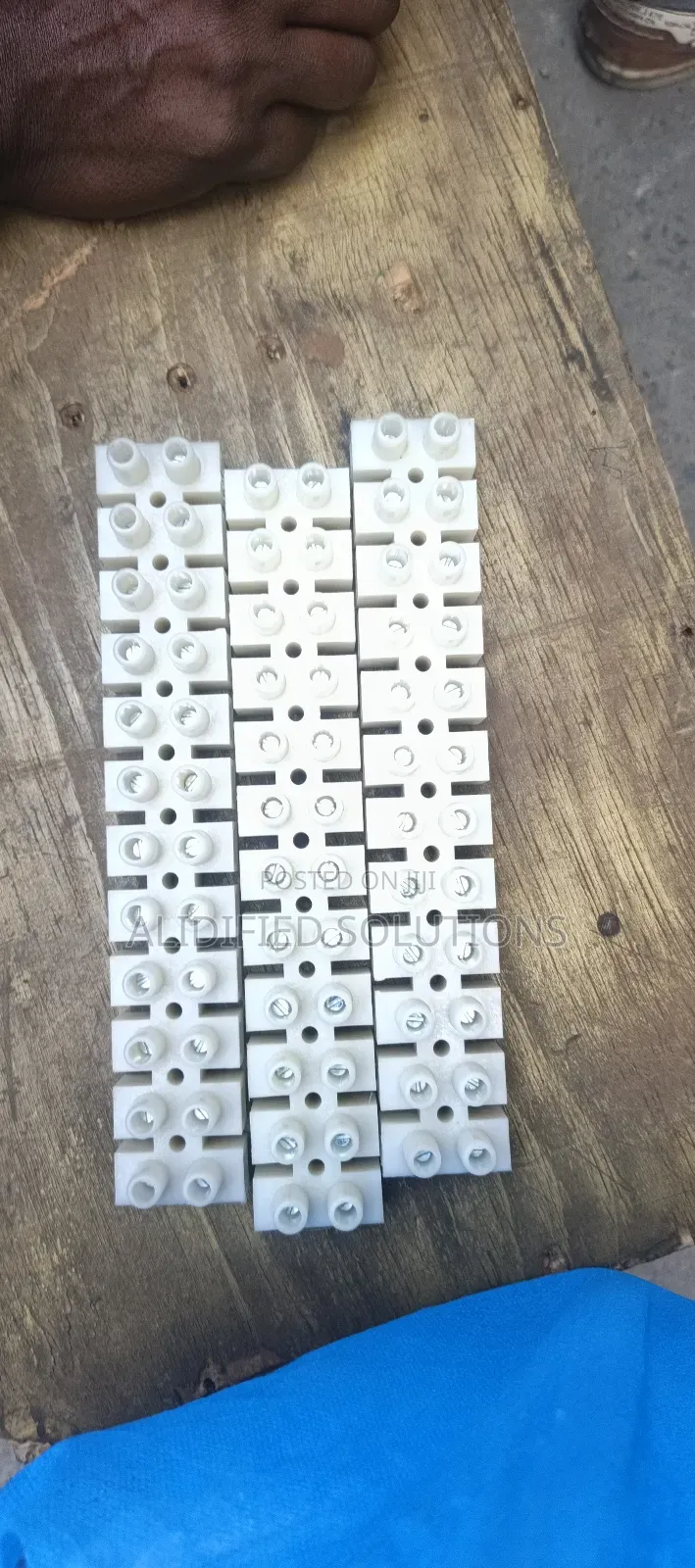 100a Strip Connector