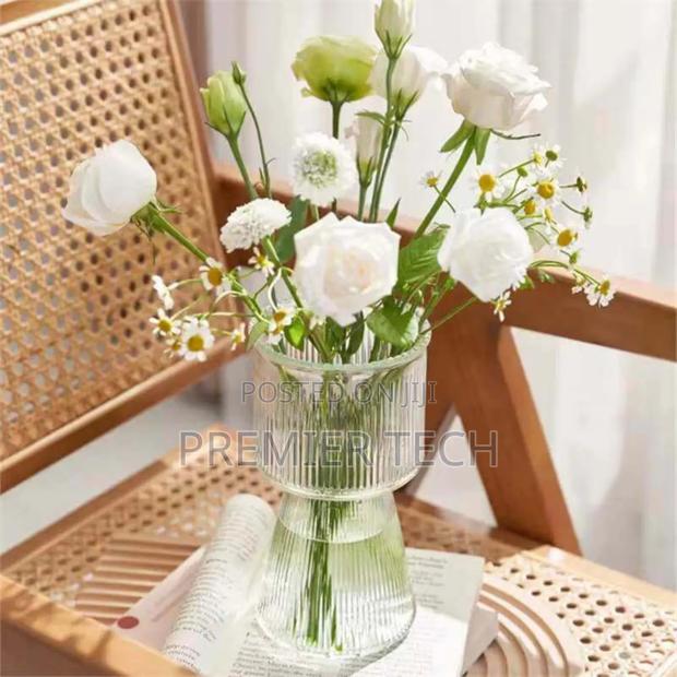 10x19cm 800ml 2 Shape Flower Vase Now Available in 2 Colours - main view