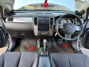 Nissan Tiida 2011 Gray