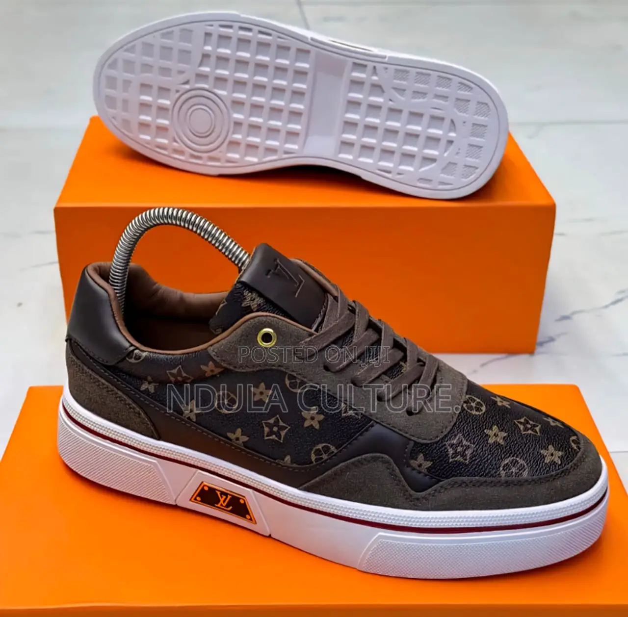 (Lv) Louis Vuitton Resort Sneakers Casuals
