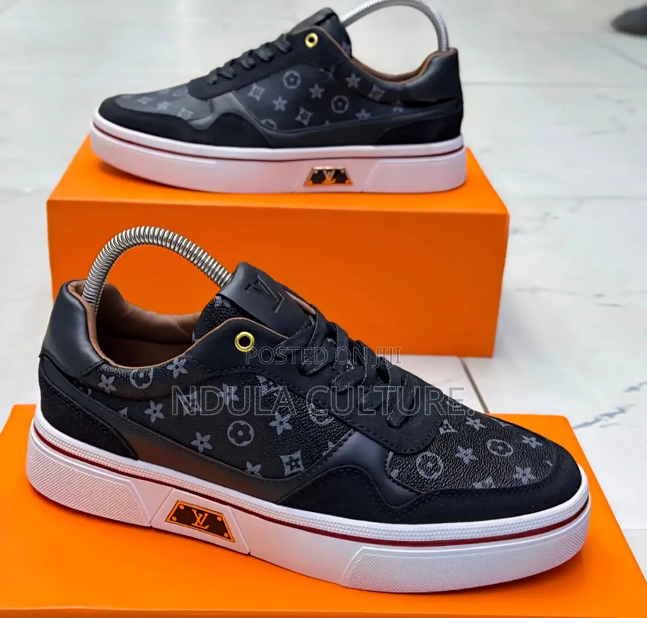 (Lv) Louis Vuitton Resort Sneakers Casuals