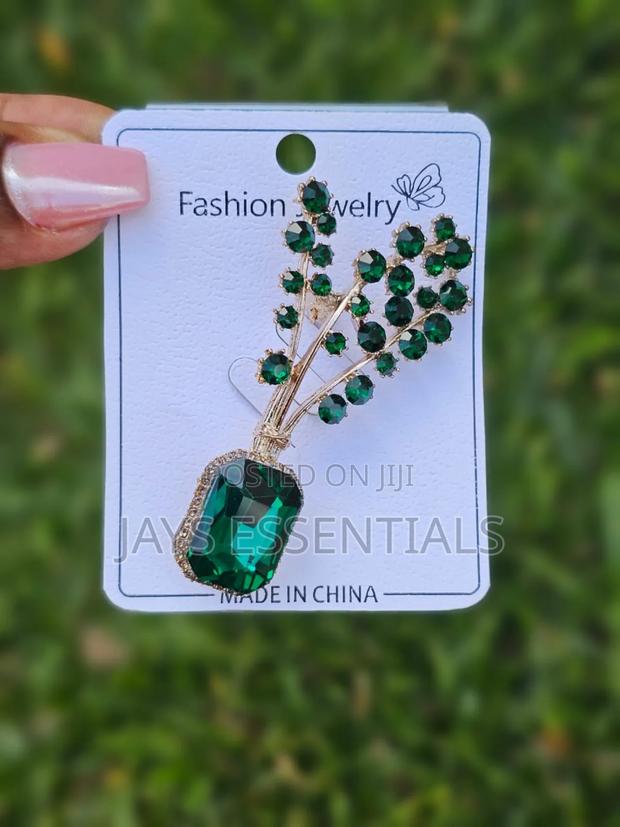 Simple and Elegant Brooches - main view