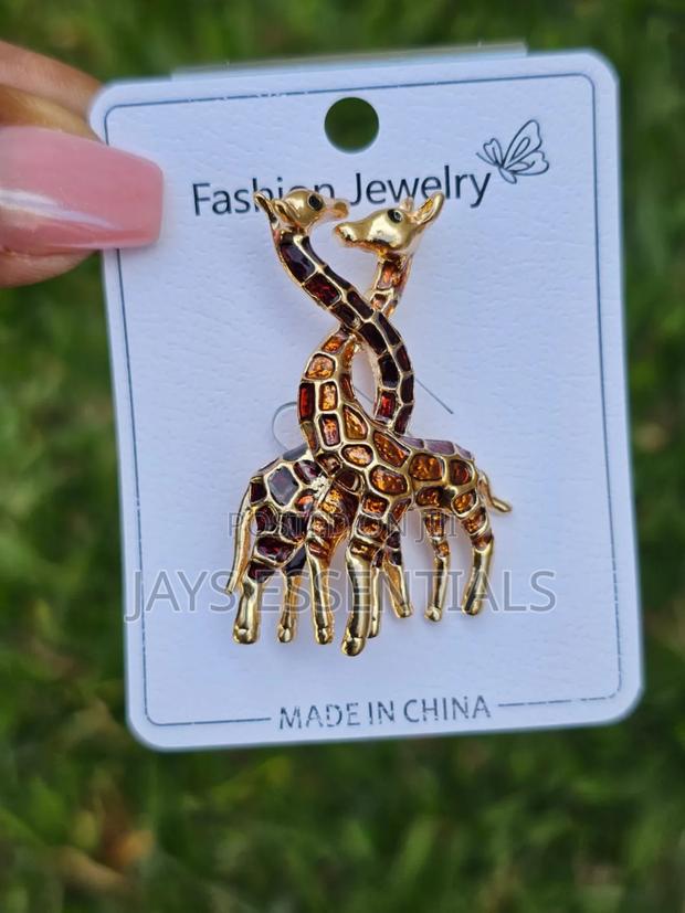 Simple and Elegant Brooches - thumbnail 3