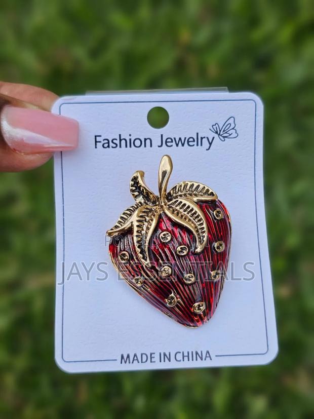 Simple and Elegant Brooches - thumbnail 4