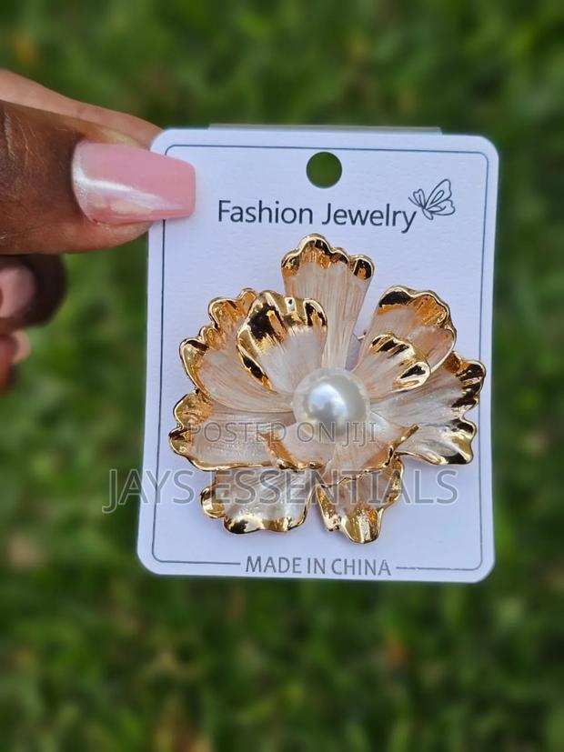 Simple and Elegant Brooches - thumbnail 5