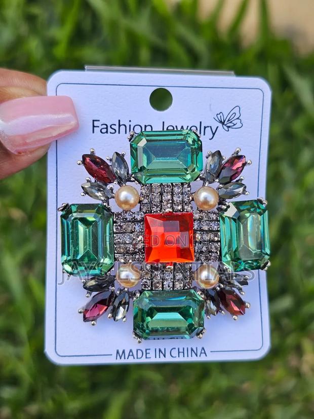 Simple and Elegant Brooches - thumbnail 7