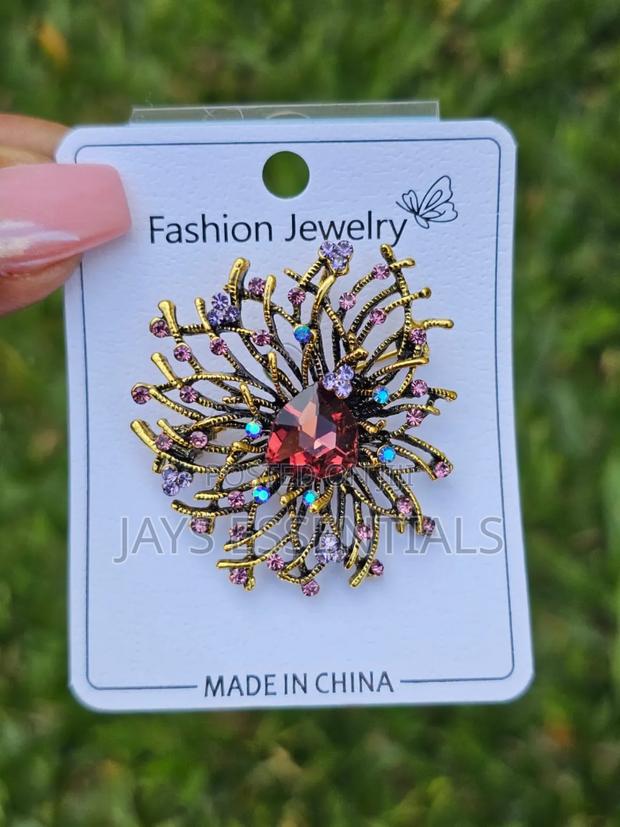 Simple and Elegant Brooches - thumbnail 10