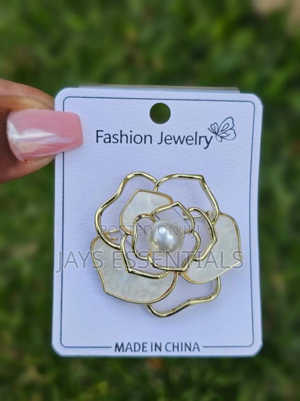 Simple and Elegant Brooches - thumbnail 11