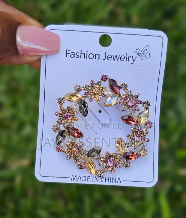 Simple and Elegant Brooches - thumbnail 12