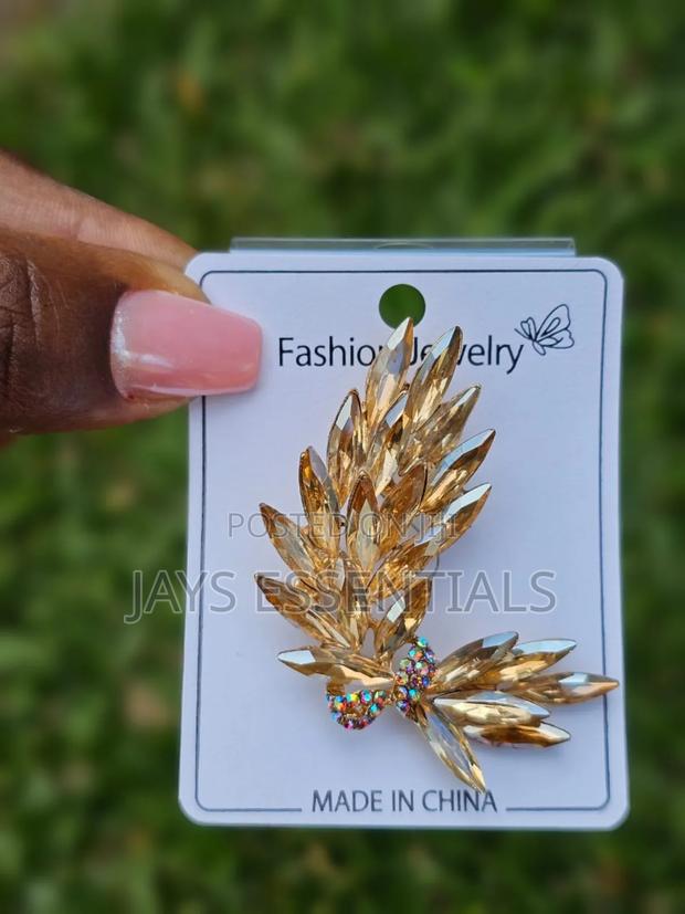 Simple and Elegant Brooches - thumbnail 13