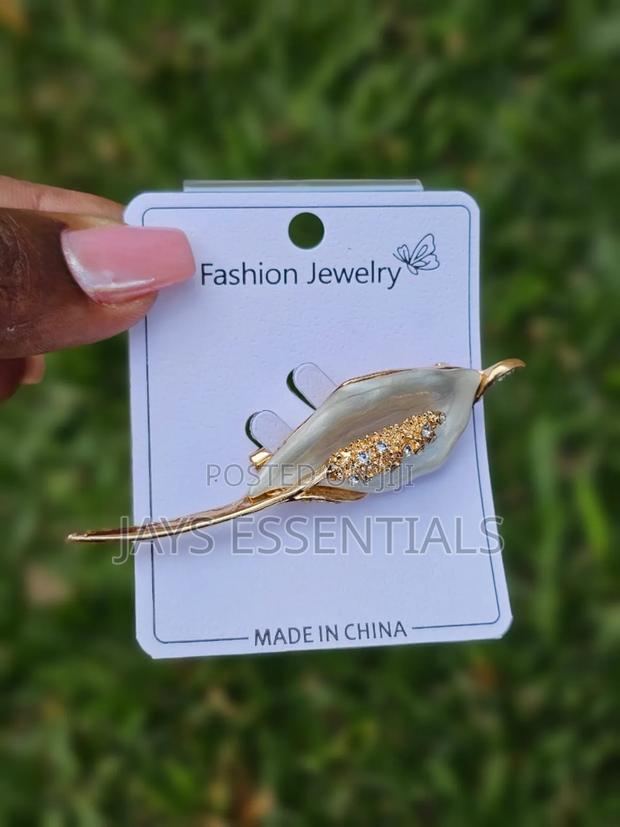 Simple and Elegant Brooches - thumbnail 17