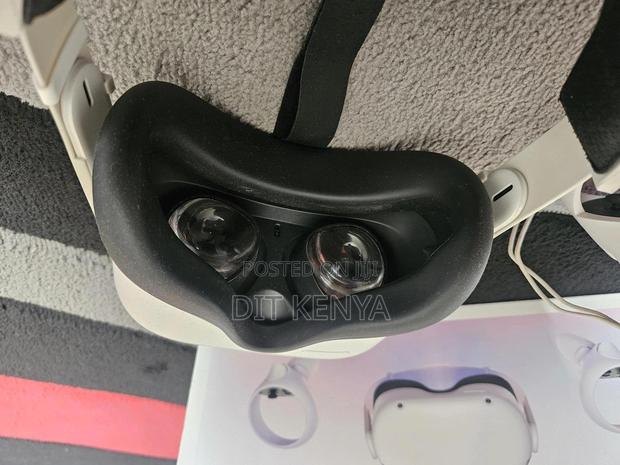 Oculus Quest 2 256gb With Power Bank Holder - thumbnail 3