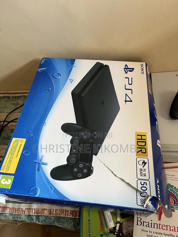 Play Station 4 - thumbnail 2