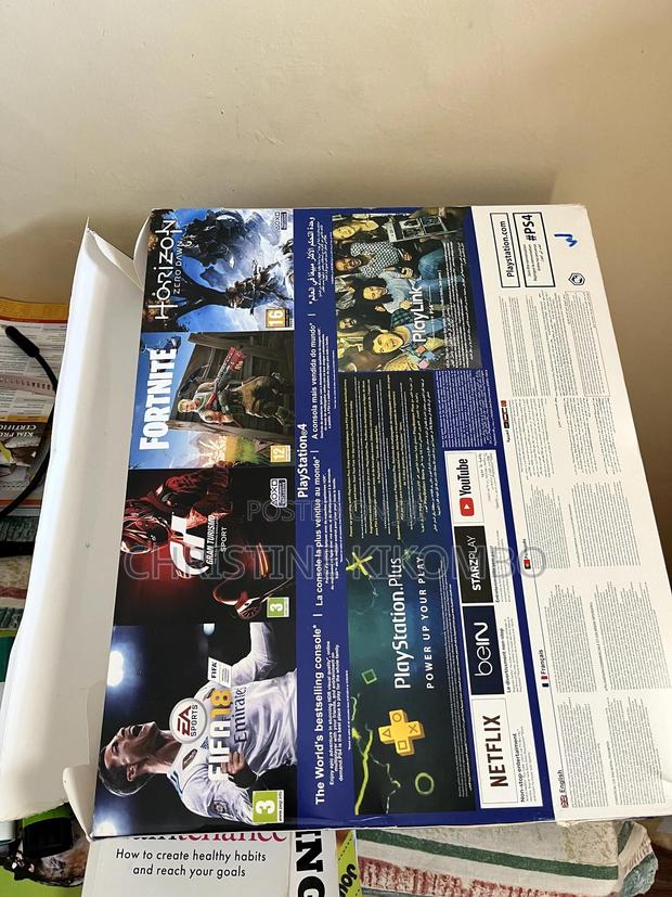 Play Station 4 - thumbnail 3