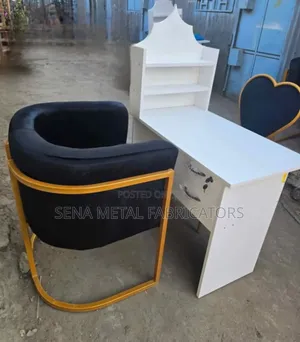 Salon Grade Manicure Station With Chairs