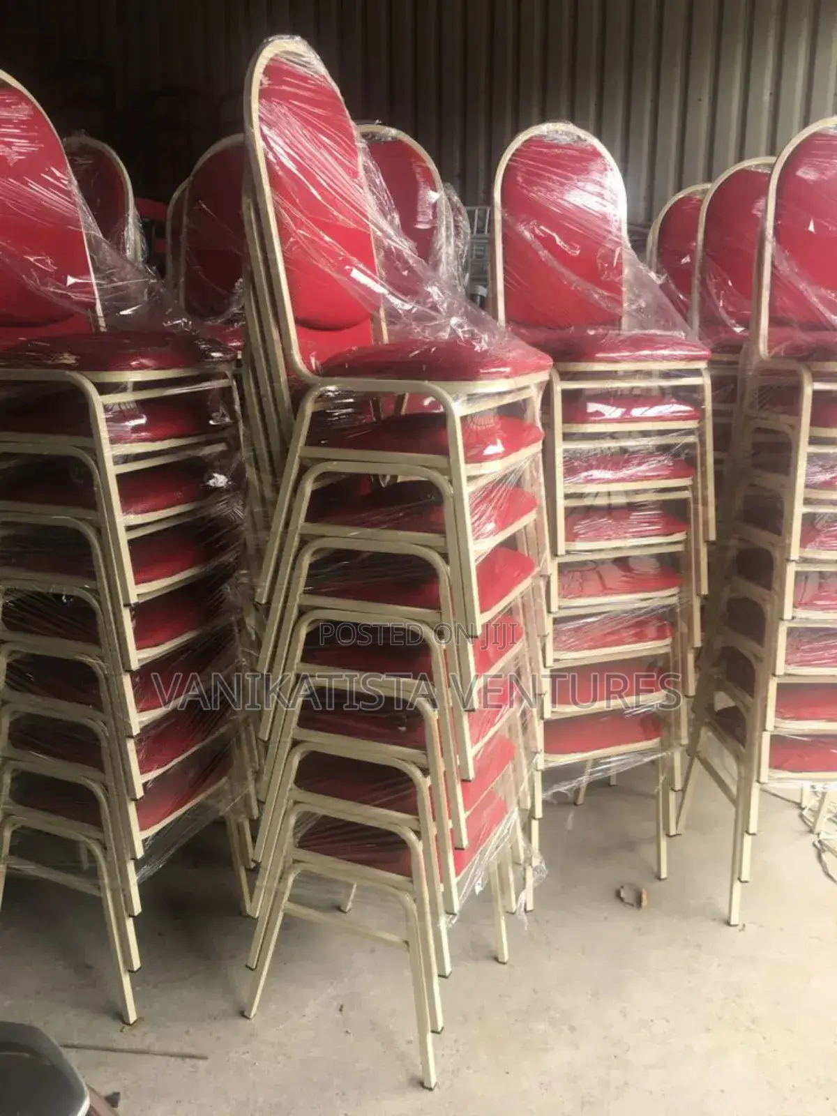 Executive Conference Chairs – Elevate Your Meeting Space!