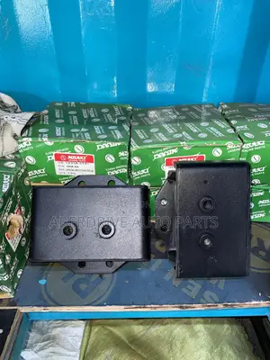 Gearbox Mounting Hino 700