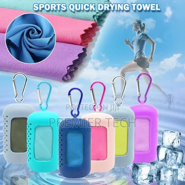 *Portable Sports Quick Dry Cool Towel in Silicone Pocket