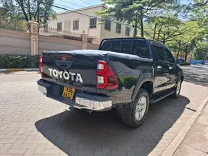 Toyota Hilux Revo Double Cab Deisel 2.8 AWD 2017 Matt Black