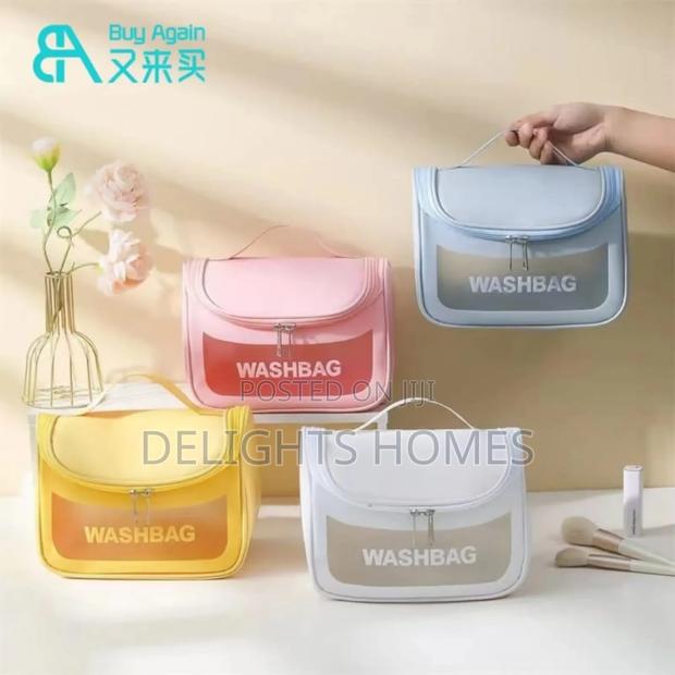 Waterproof Cosmetic/ Toiletry Portable /Wash Bag_de