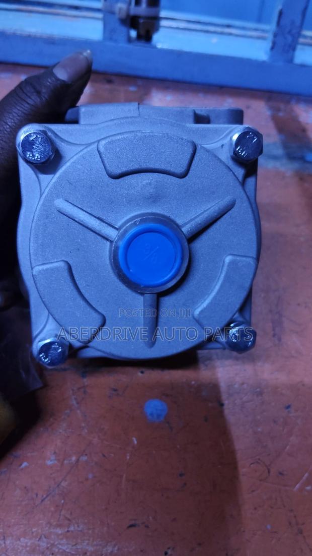 Relay Valve Mitsubishi Fuso - main view