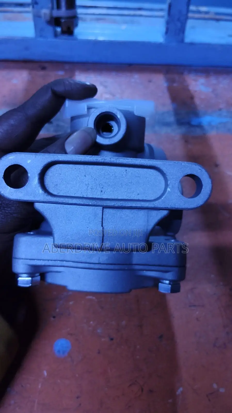 Relay Valve Mitsubishi Fuso