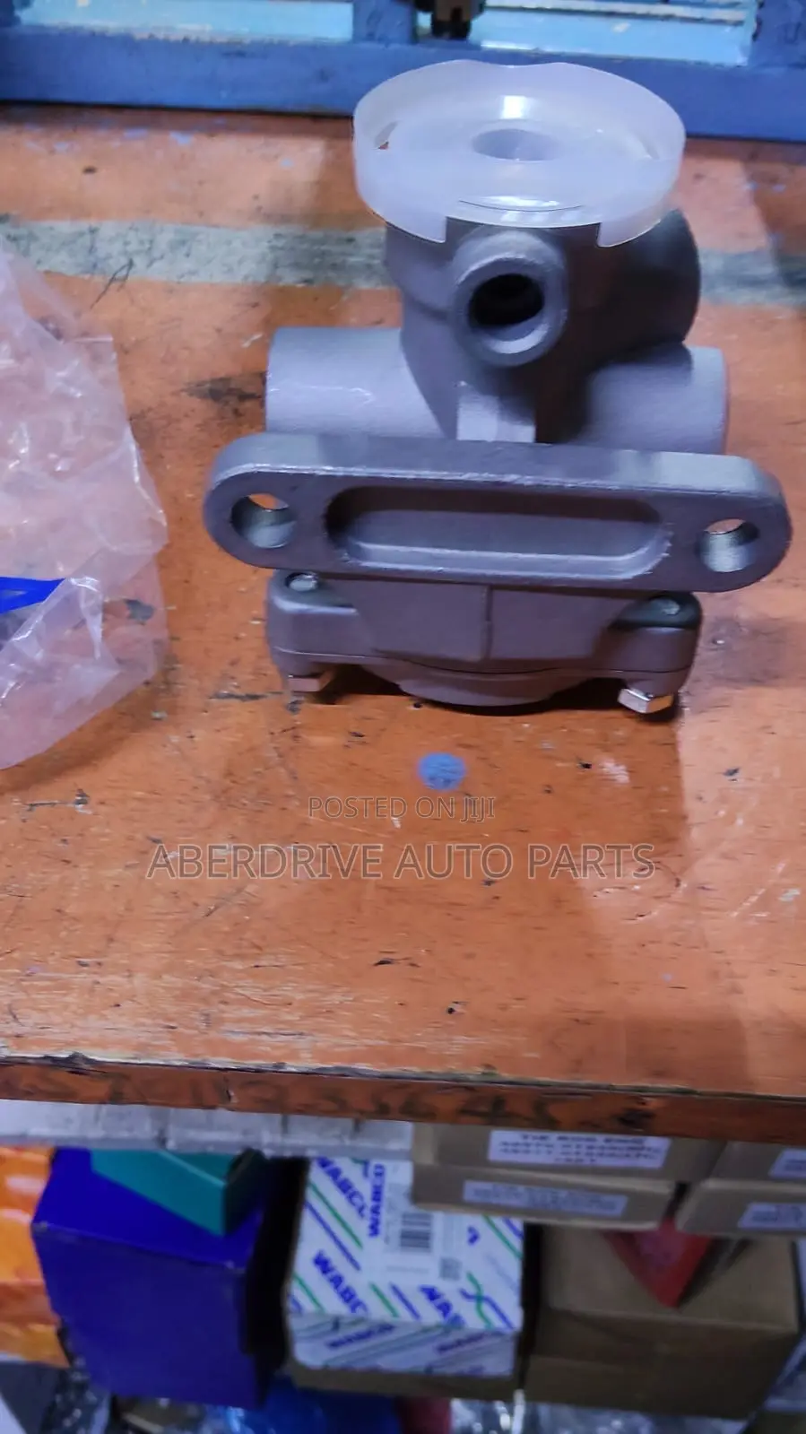 Relay Valve Mitsubishi Fuso