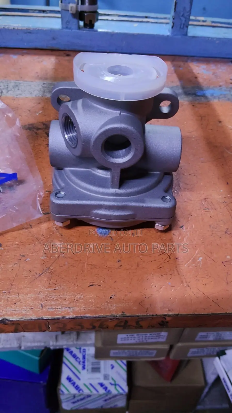Relay Valve Mitsubishi Fuso