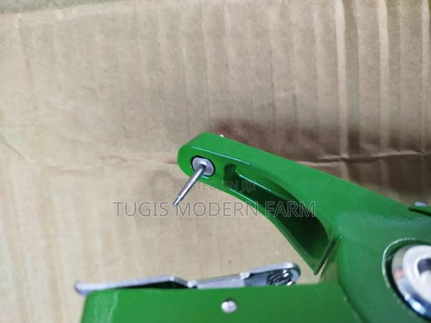 Ear Tag Applicator - thumbnail 4