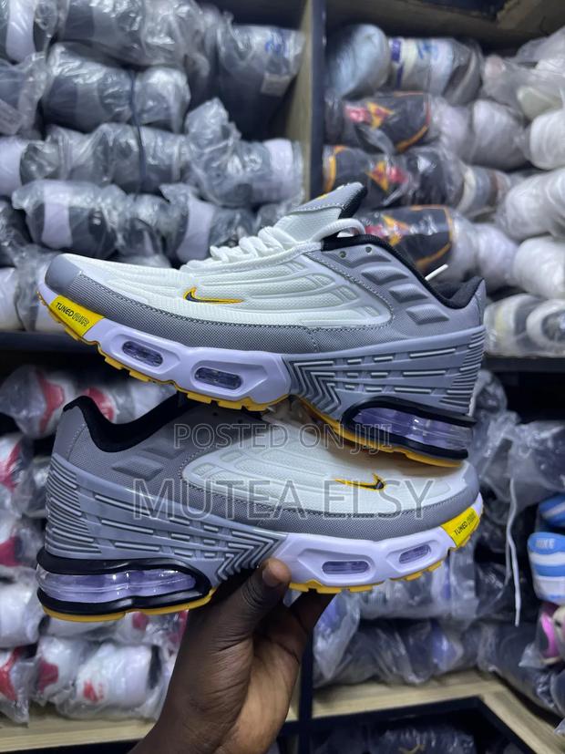 White Cream Nike Tn Plus Sneakers - main view