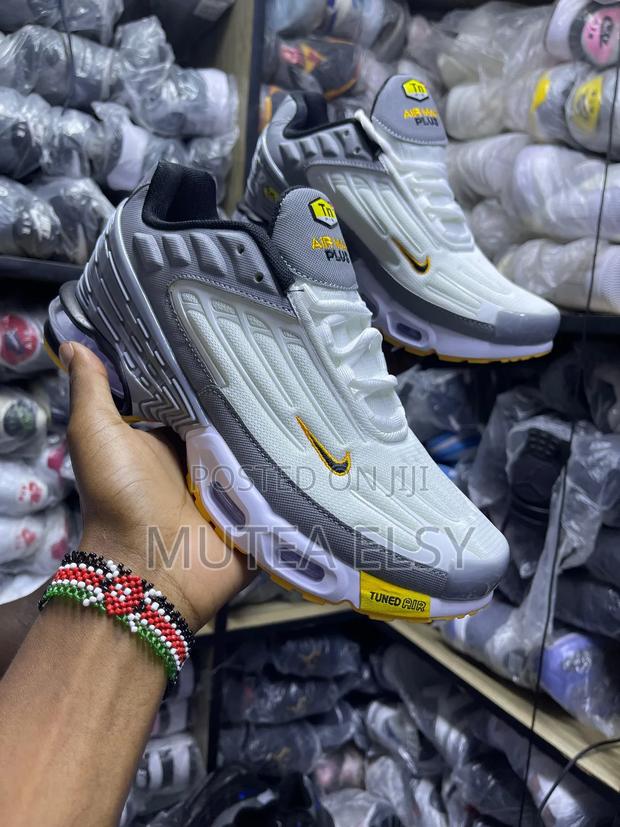 White Cream Nike Tn Plus Sneakers - thumbnail 3