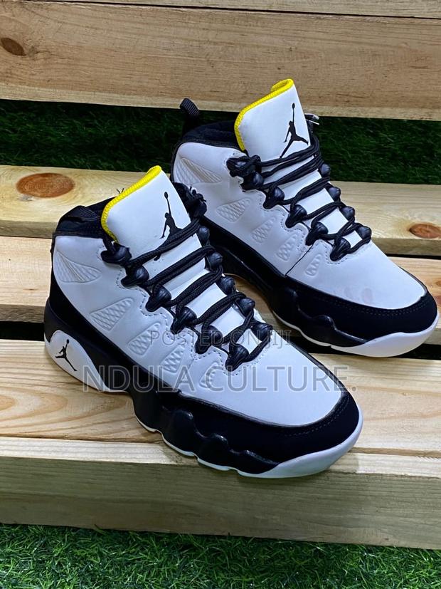 Air Jordan 9 - thumbnail 4