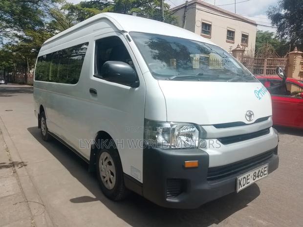 Toyota HiAce 2014 White - thumbnail 4