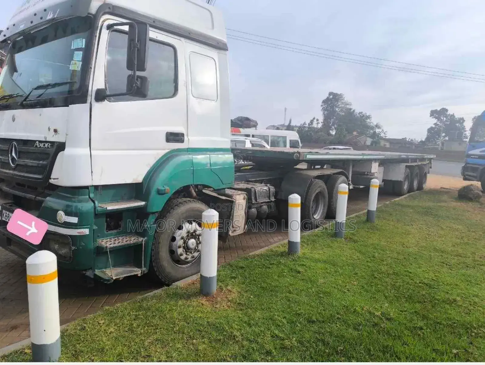 Flat Bed Trailers for Jobs and Errands Services Are Available