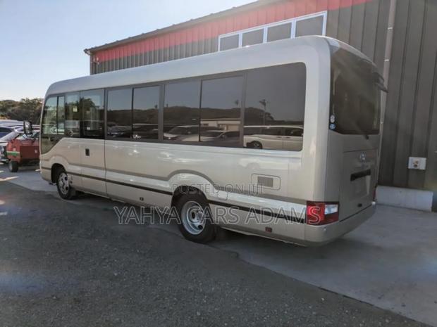 Toyota Coaster 2019 Beige - thumbnail 3