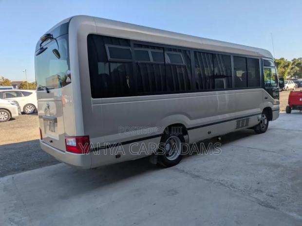 Toyota Coaster 2019 Beige - thumbnail 4