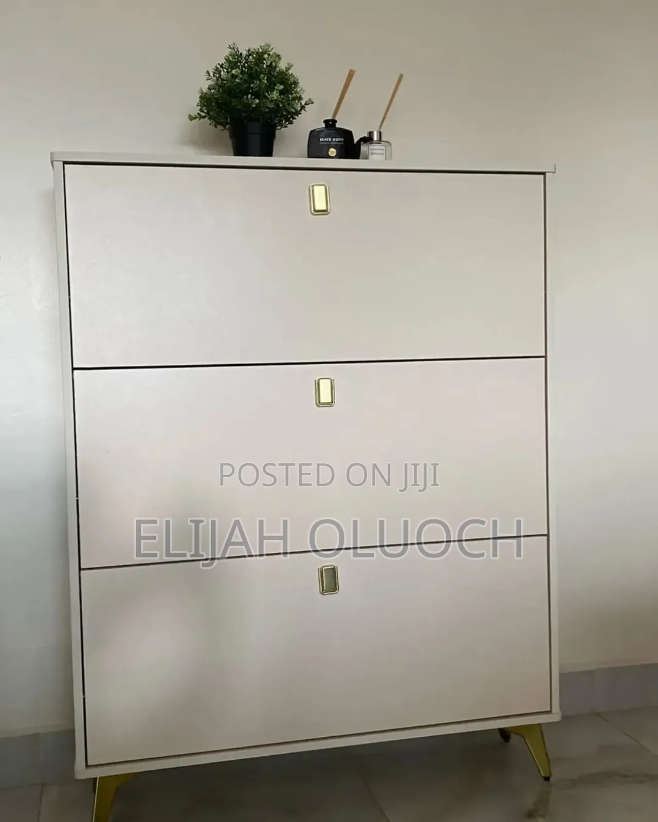 Quality Bucket Flip Shoe Cabinet -
Dimensions: L80cm H120cm W24cm