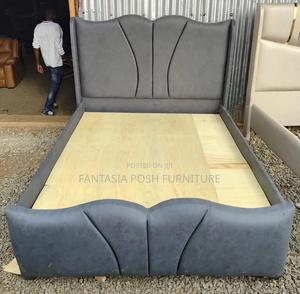 5x6 Curved Design Upholstered Chester Bed - main view