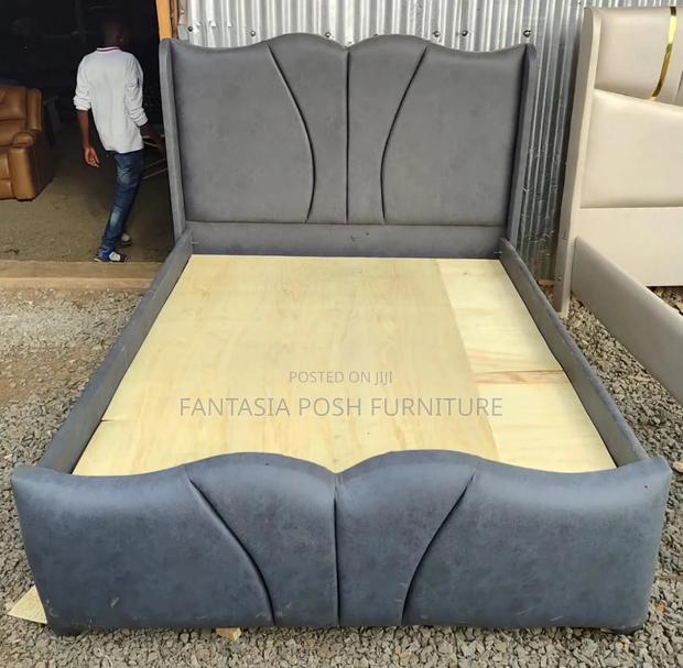 5x6 Curved Design Upholstered Chester Bed