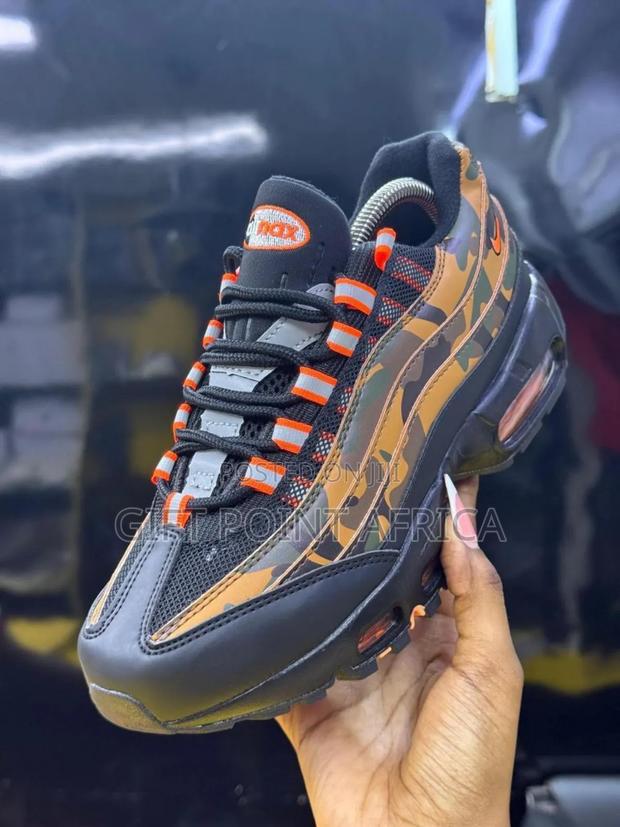 Nike Air Max 95 Sneakers In Black Red Color Way - thumbnail 2