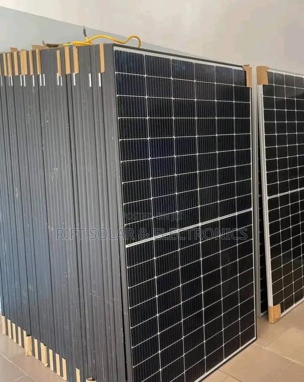 585 Watts - 48v Jinko Monocrystalline Solar Panel All Weather Halfcell - main view