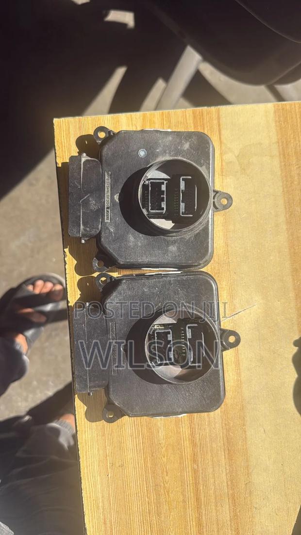 Land Cruiser V8 Lc 300 Series Headlight Ballast/Computers - main view