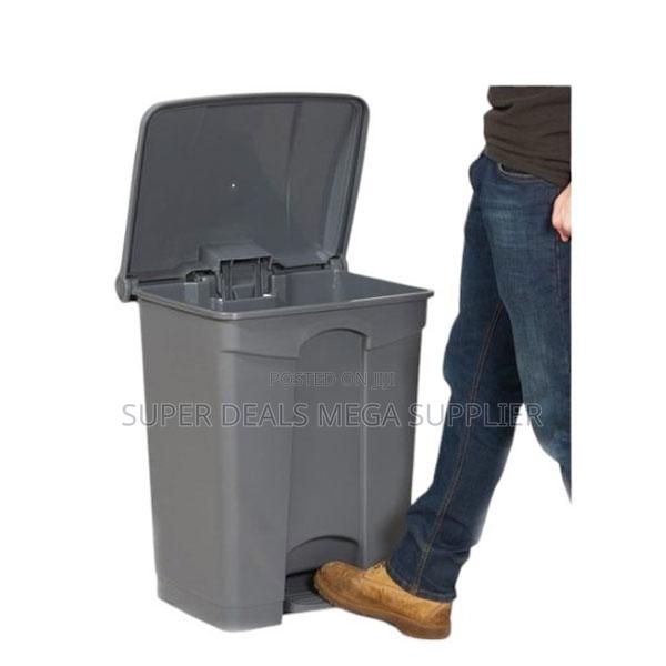 Hands- Free Hard Plastic 30l Step Pedal Waste Garbage Dust Bin