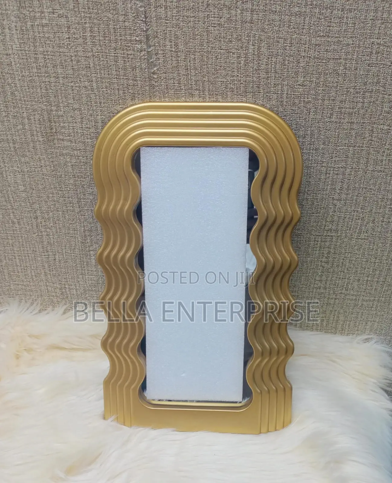 Desktop Wavy Mirror
