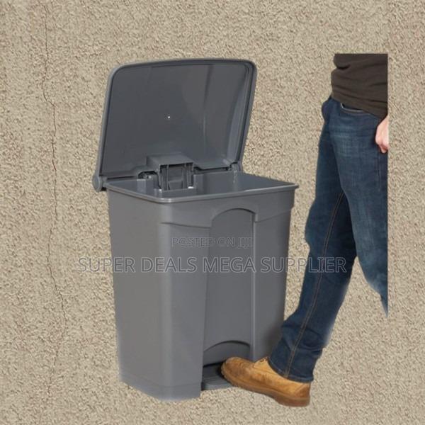 Hard Gauge Plastic 30l Step Pedal Waste Garbage Bin for Home Office