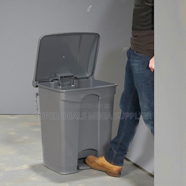User Friendly 30l Hard Plastic Step Pedal Waste Garbage Dust Bin