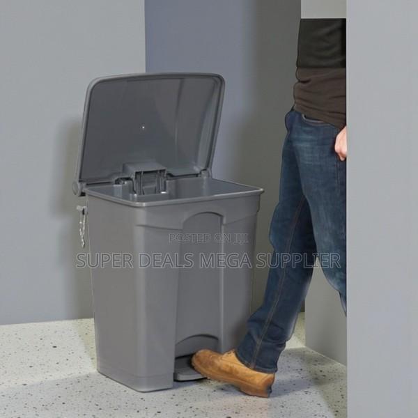 Quality Plastic Material 30l Step Pedal Waste Garbage Dust Bin