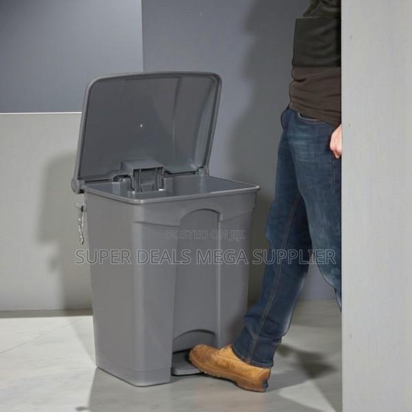 Rectangular Shape 30l Hard Plastic Step Pedal Waste Garbage Bin