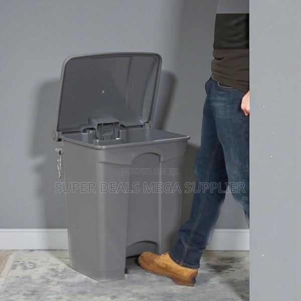 Durable Long- Lasting 30l Hard Plastic Step Pedal Waste Dust Bin