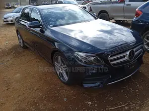 Mercedes-Benz E200 2018 Green